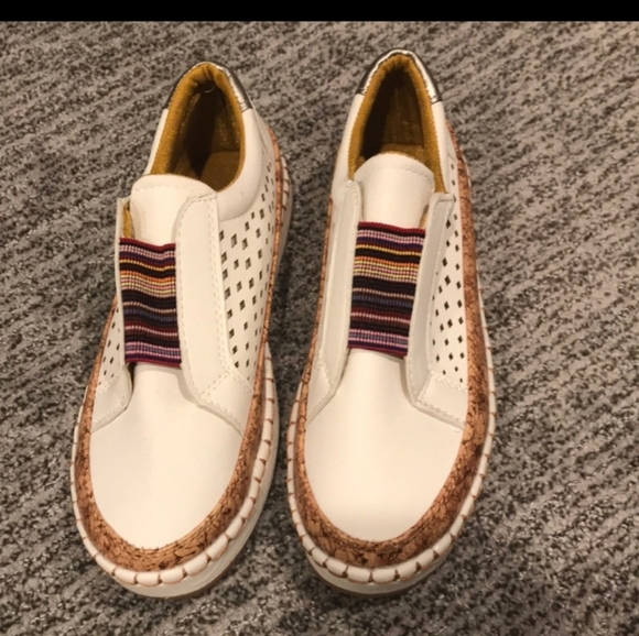 Unbranded Shoes - 🥳HP🥳White Slip on Women's size 7 Shoes